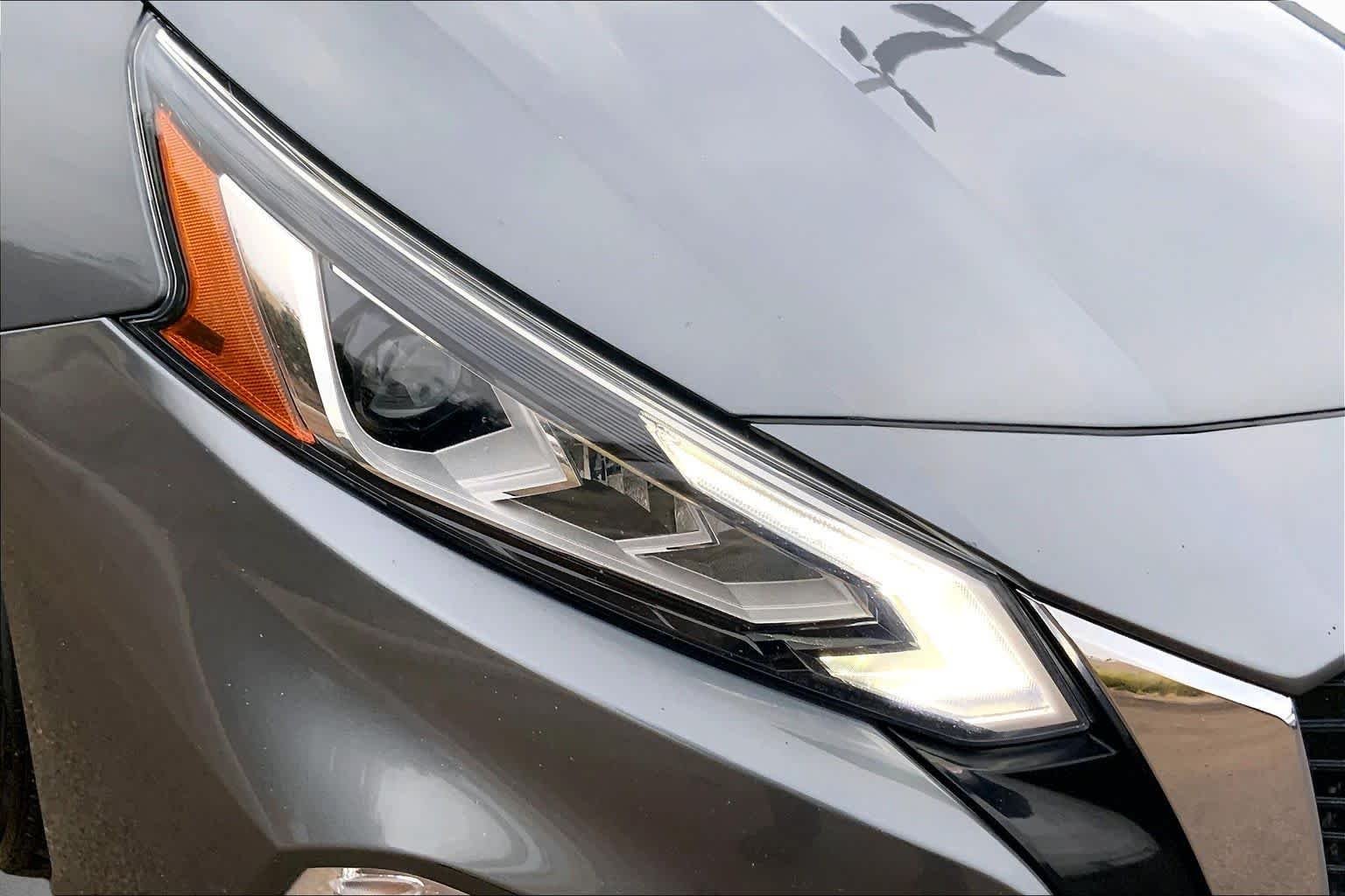 Used 2022 Gun Metallic Nissan 2.5 SV image 28
