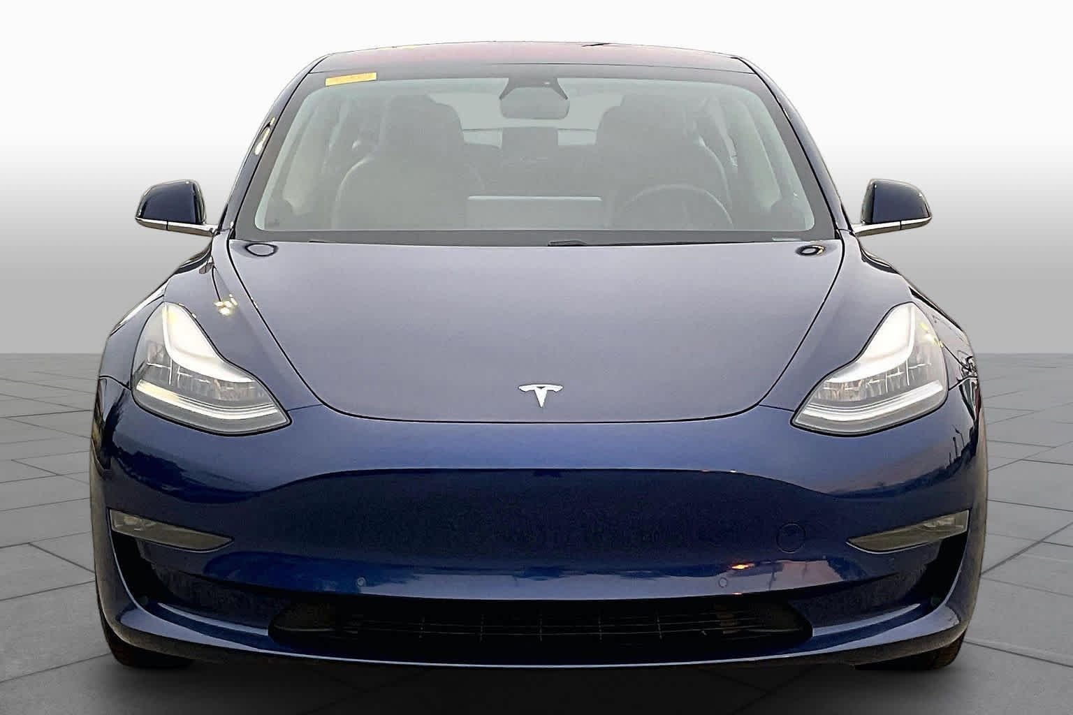 Used 2018 Deep Blue Metallic Tesla Long Range Battery image 3