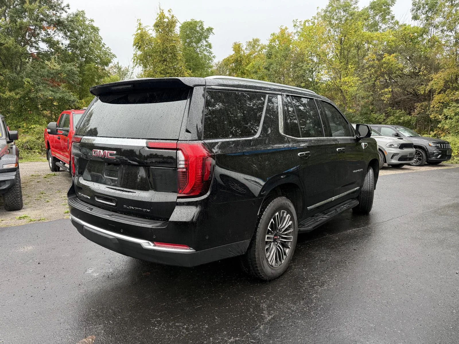 Used 2025 Onyx Black GMC Elevation image 3
