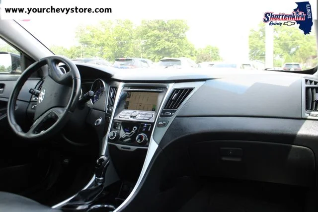 Used 2011 Black Hyundai SE image 9