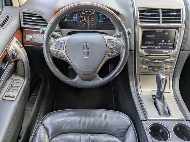 Used 2014 Gray Lincoln Base image 16