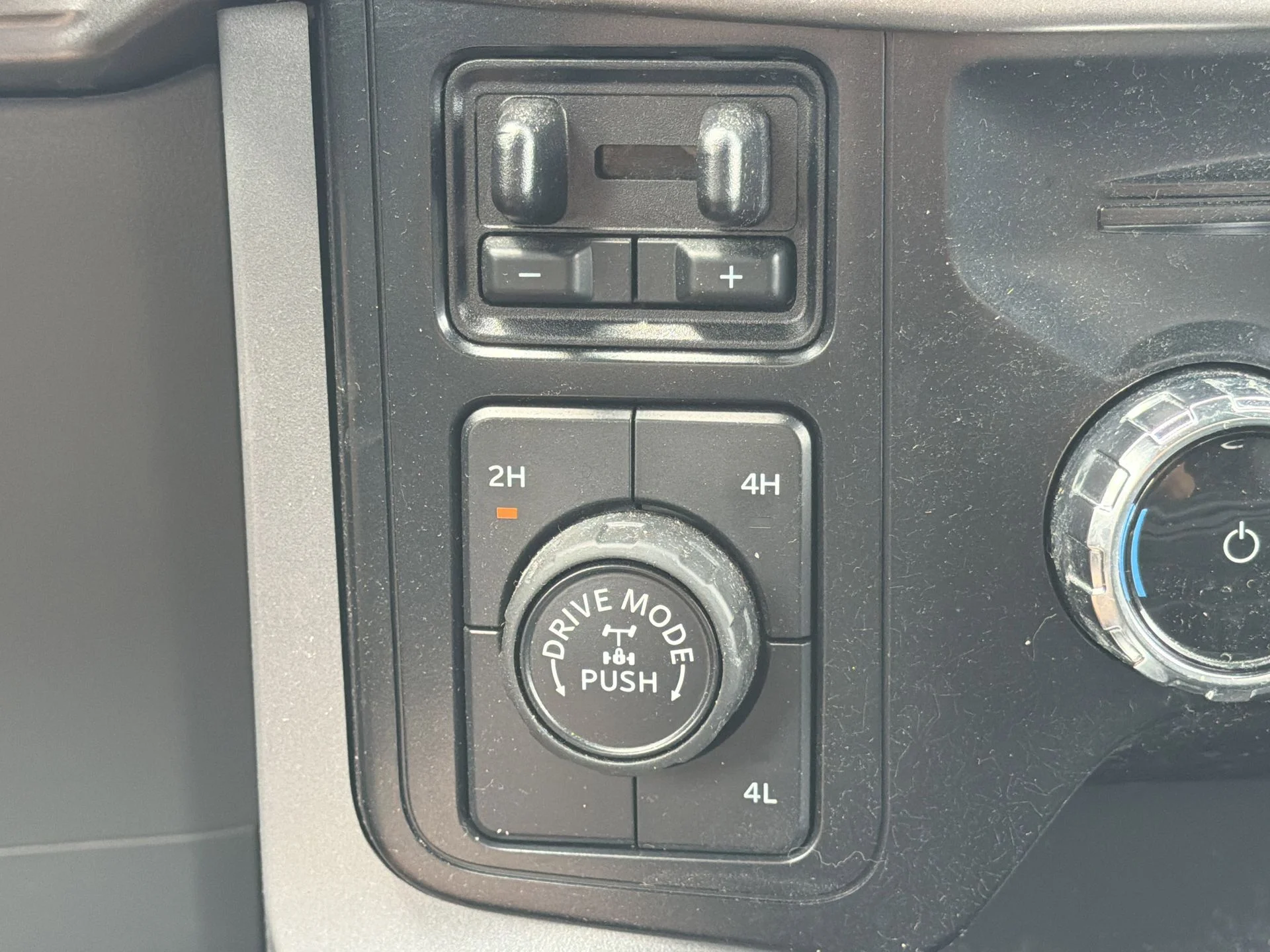 Certified Used 2024 Gray Metallic Ford XLT image 7