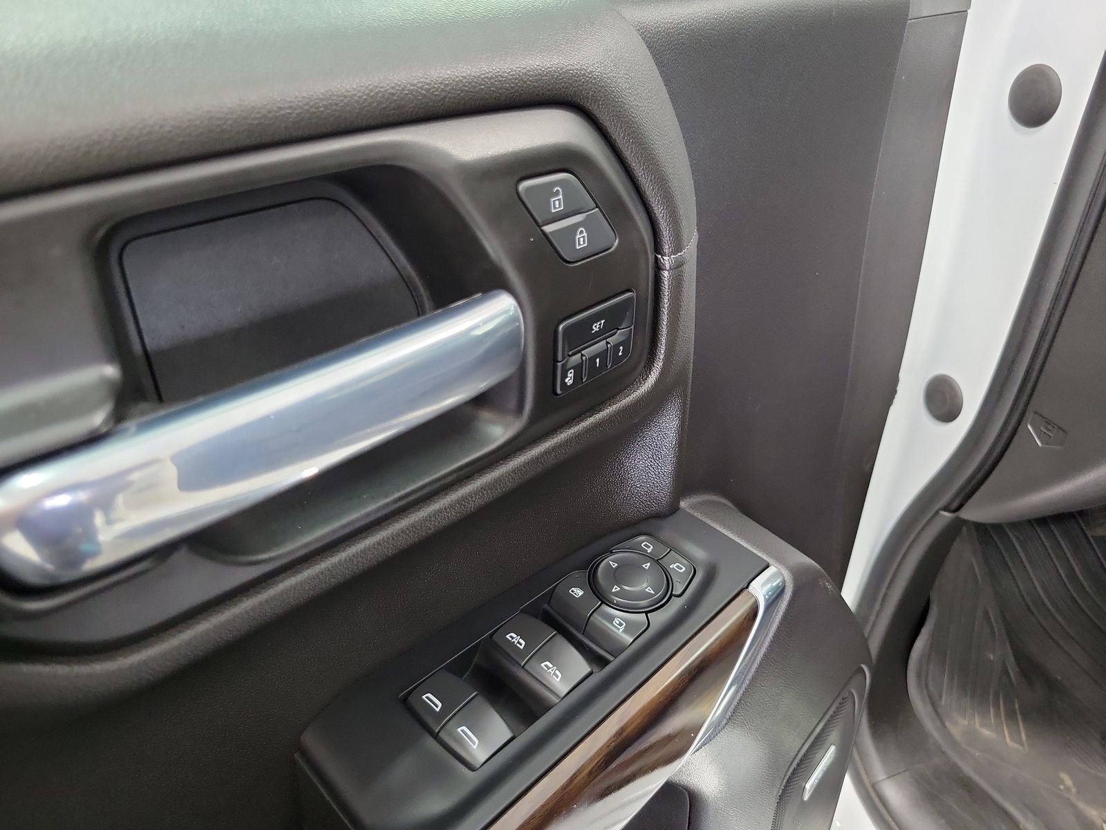 Used 2022 White GMC SLT image 7