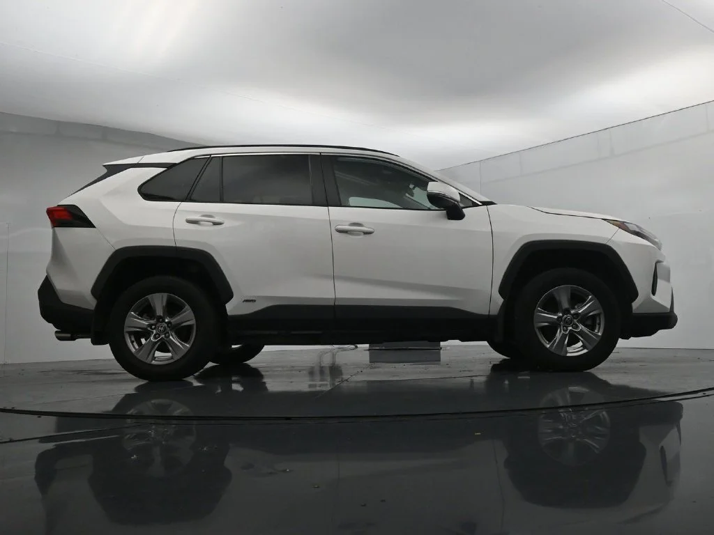 Used 2024 White Toyota XLE image 23