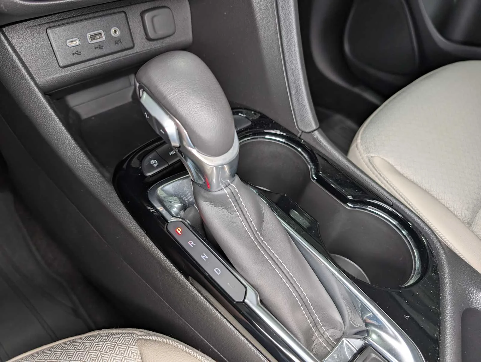 Used 2023 Summit White Buick Preferred image 28