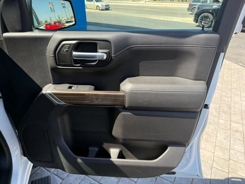 Used 2020 SUMMIT WHITE Chevrolet LT image 17