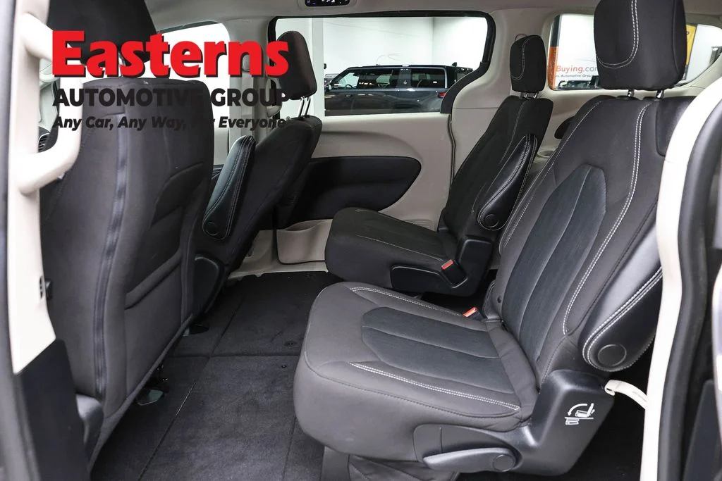 Used 2022 Gray Chrysler LX image 21