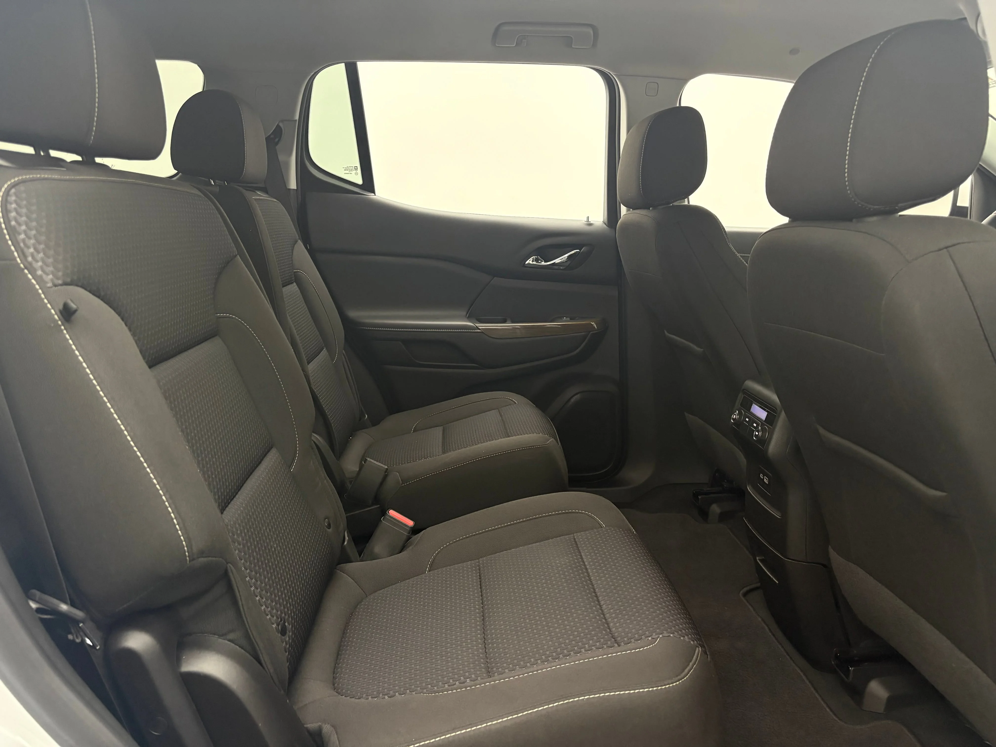 Used 2023 Summit White GMC SLE image 33
