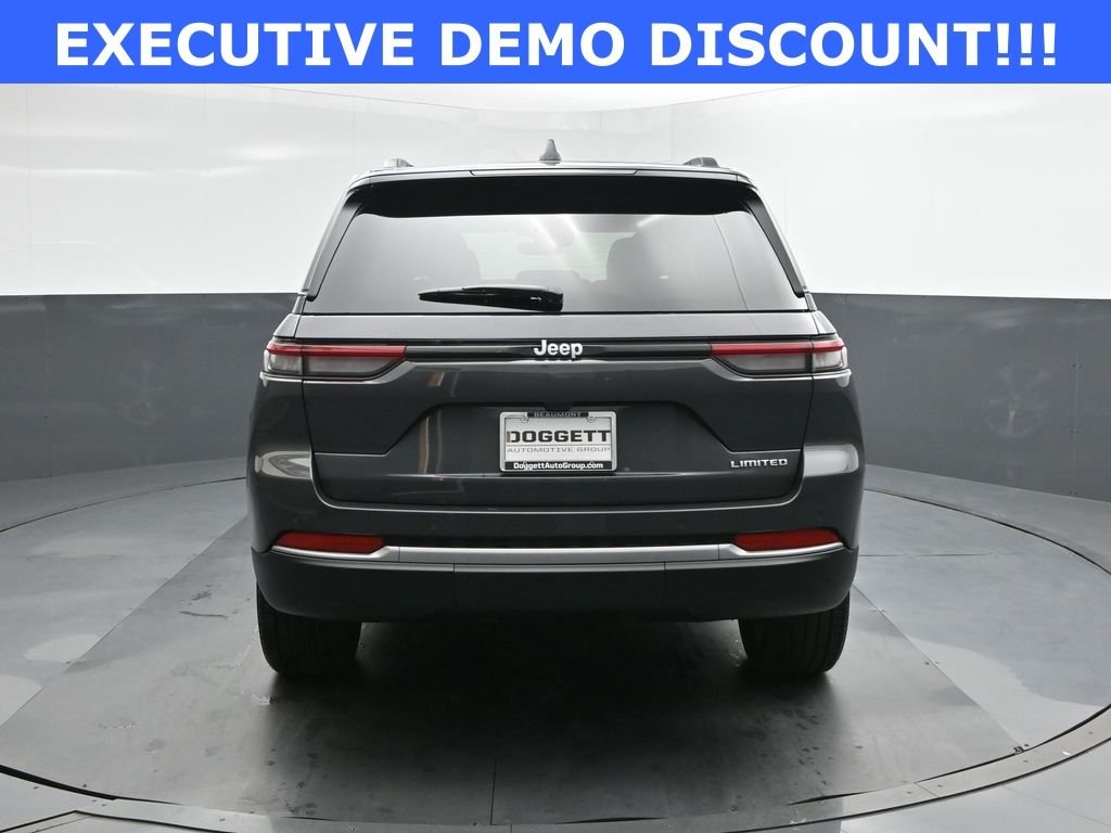New 2026 Baltic Gray Metallic Clear-Coat Exterior Paint Jeep Limited image 8