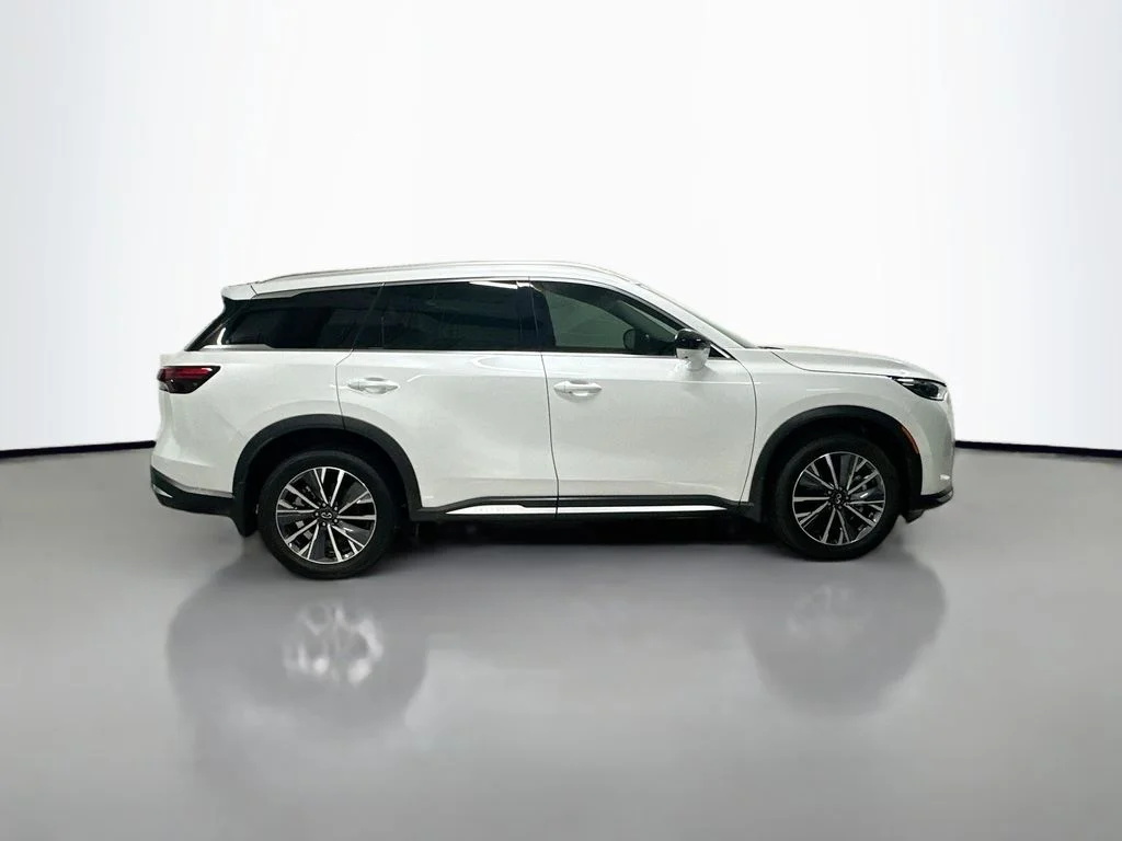 Certified Used 2026 White INFINITI LUXE image 8