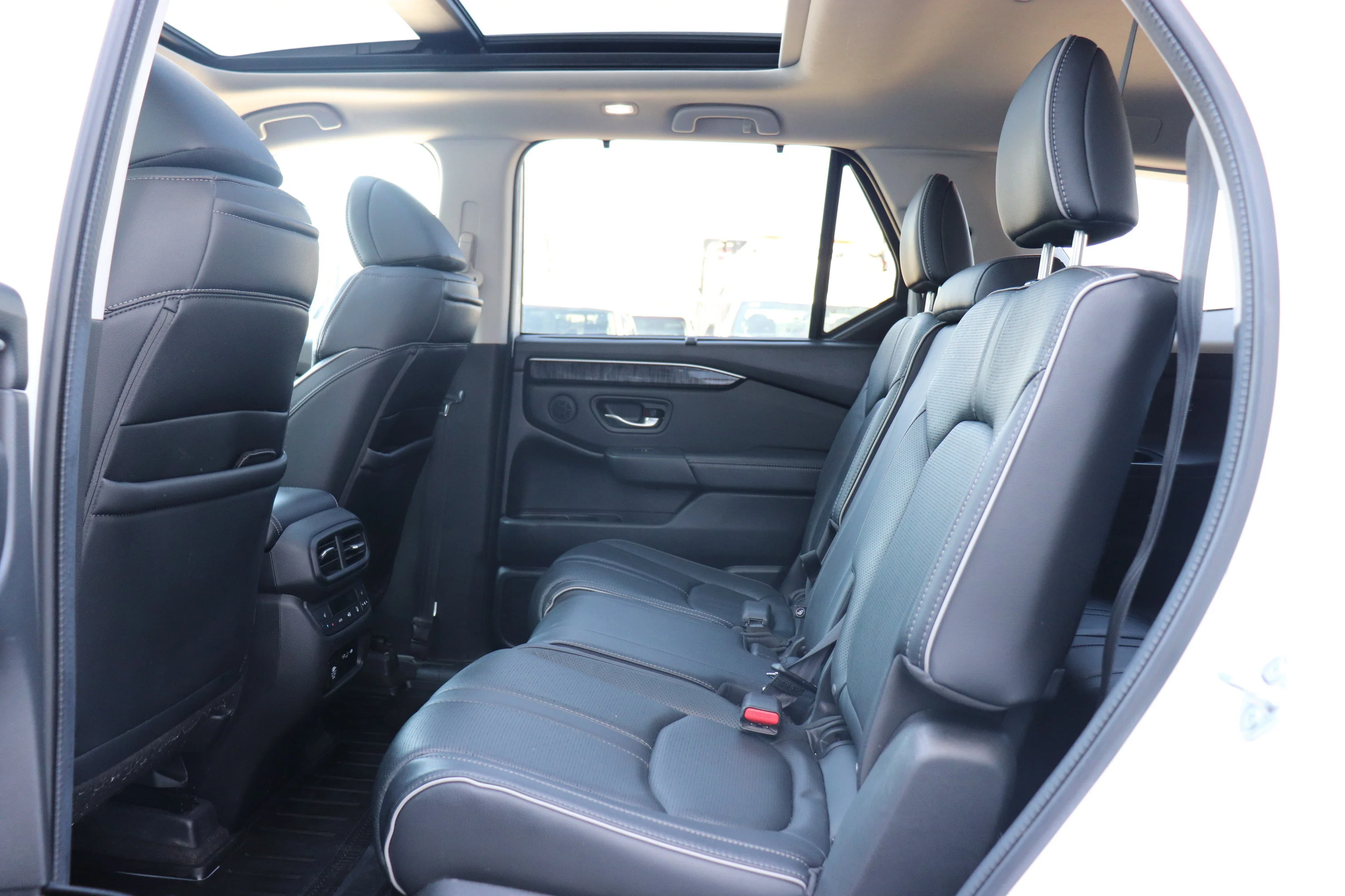 Used 2024 White Honda Touring image 12