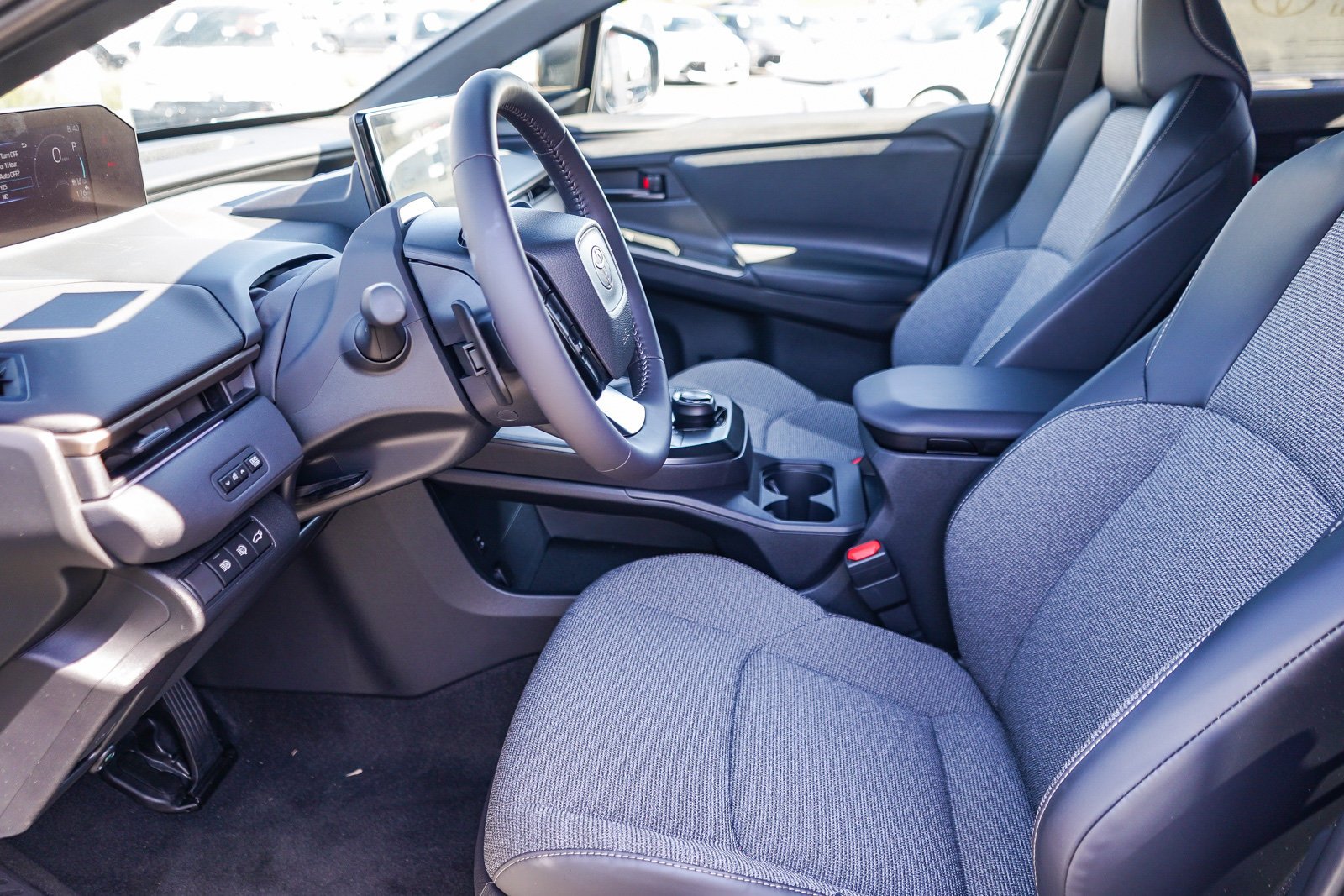 2026 Toyota bZ XLE - Photo 27