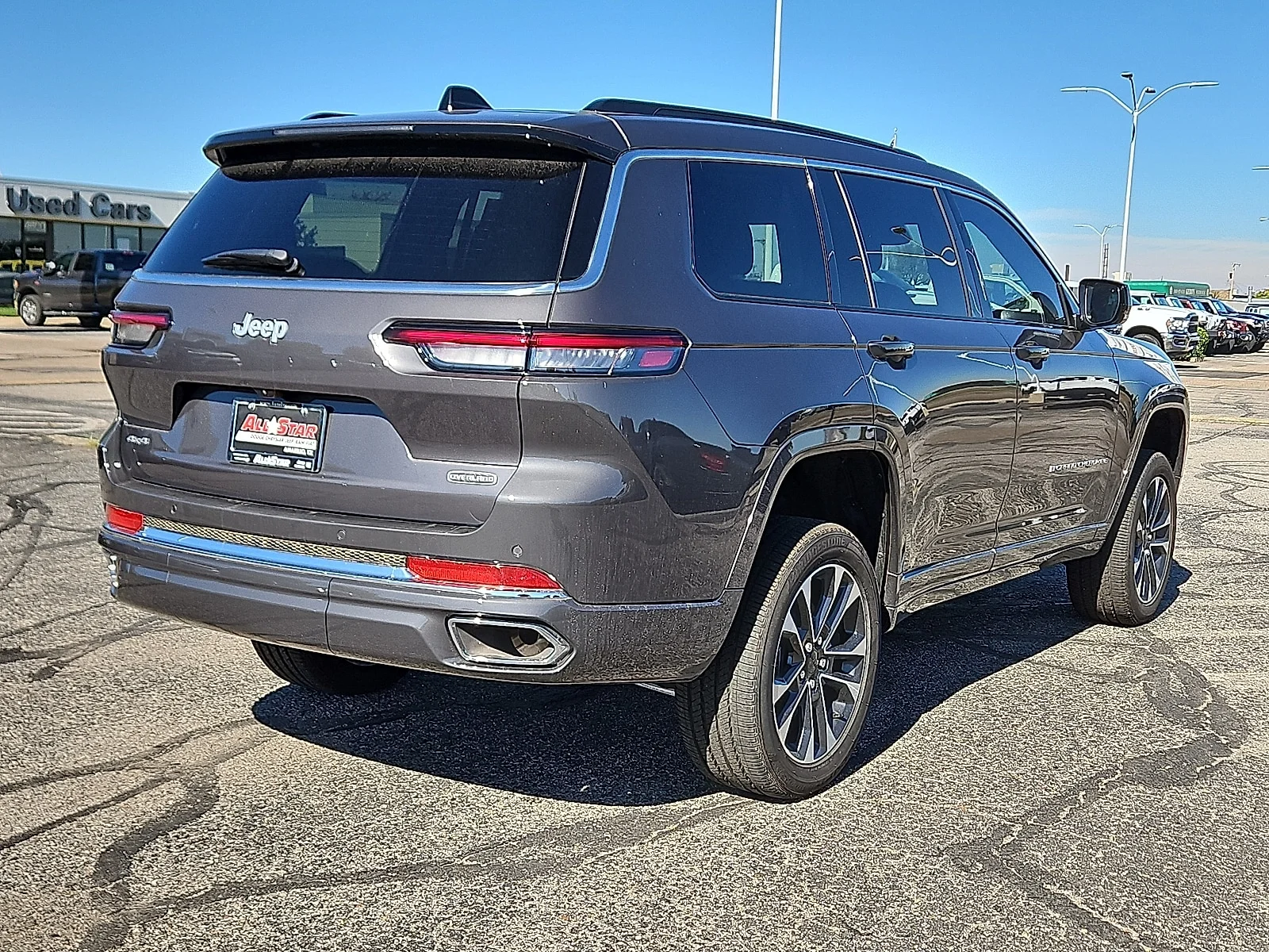 New 2025 Baltic Gray Jeep L OVERLAND 4X4 image 3