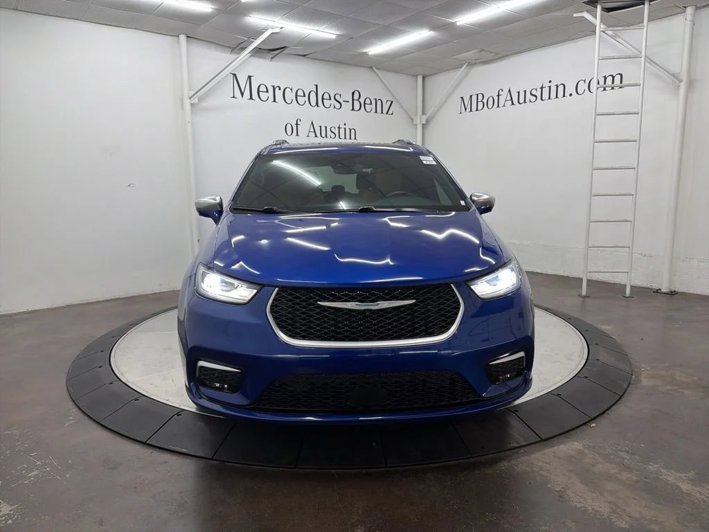 Used 2021 Blue Chrysler Pinnacle image 2
