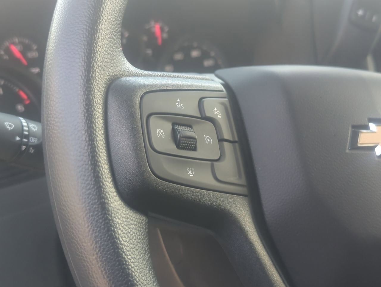 New 2025 Summit White Chevrolet Work Truck image 33