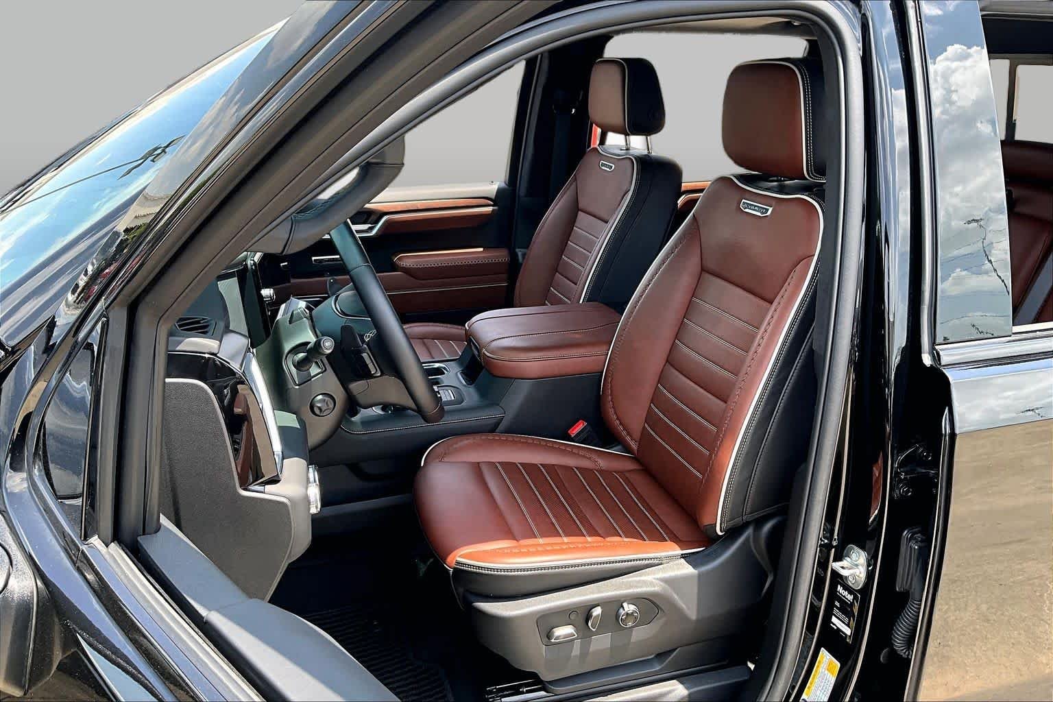 Used 2025 Onyx Black GMC Denali Ultimate image 15