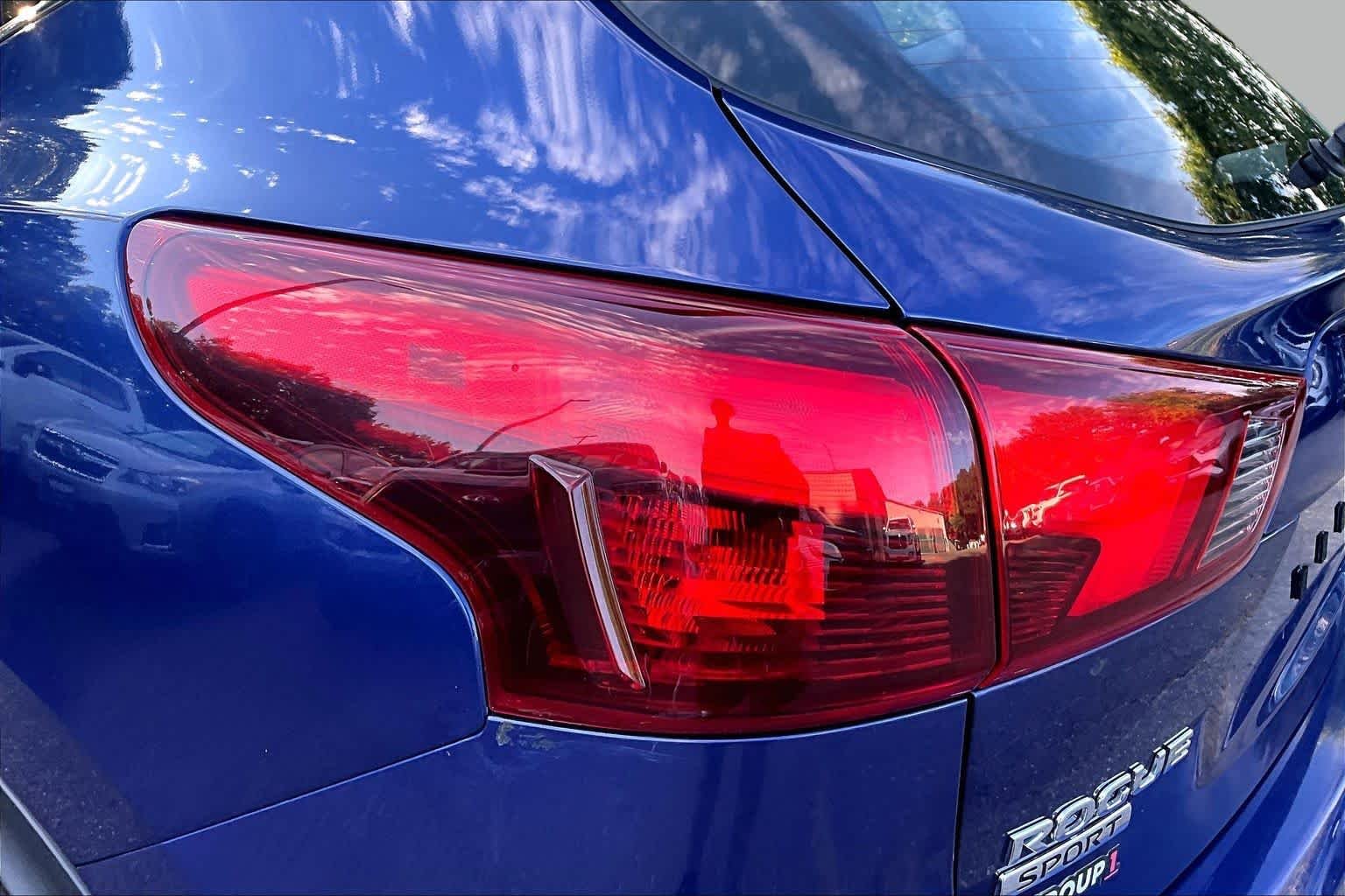 Used 2018 Caspian Blue Nissan SV image 26