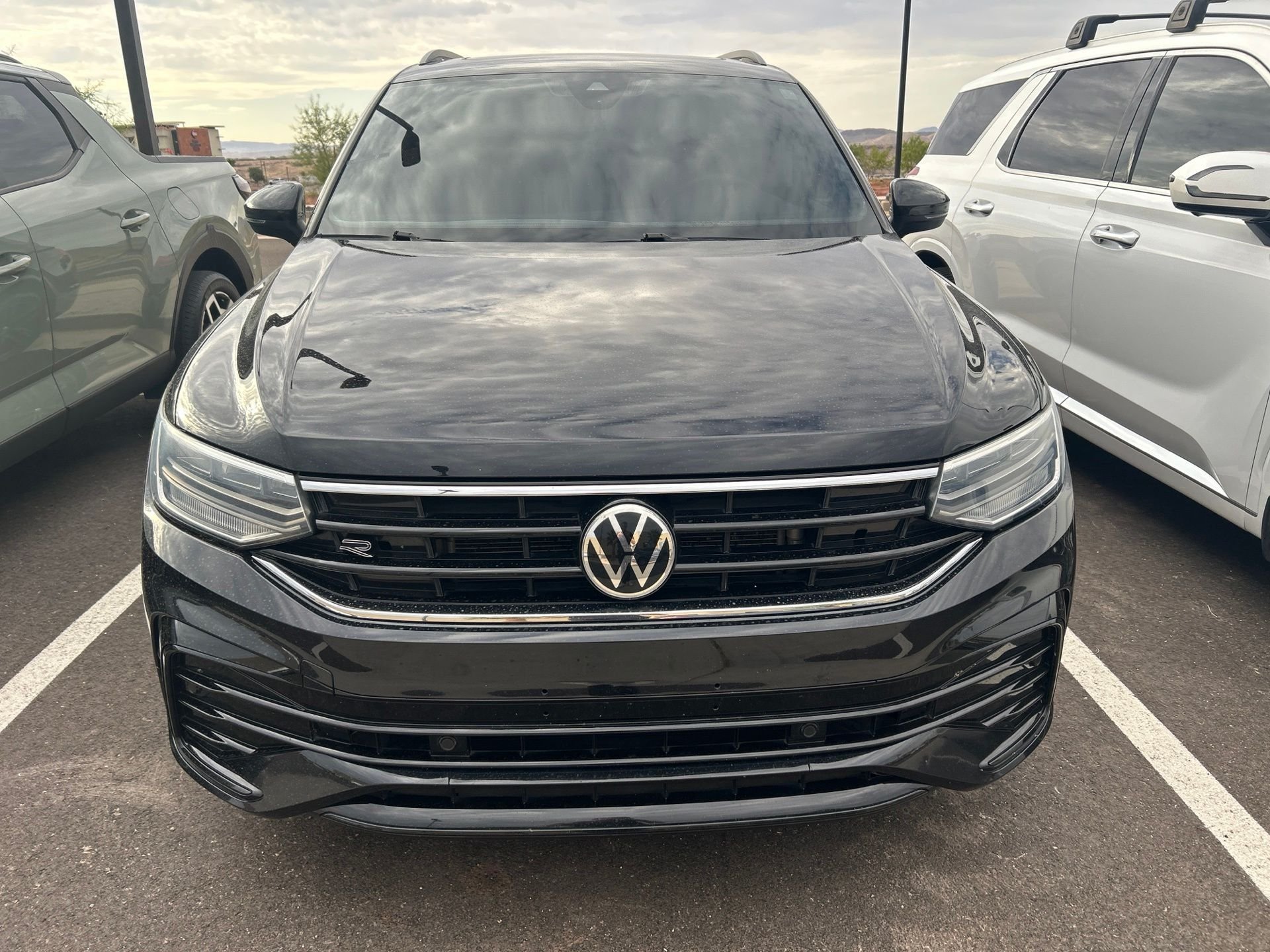 Used 2022 Black Volkswagen 2.0T SE R-Line Black image 2
