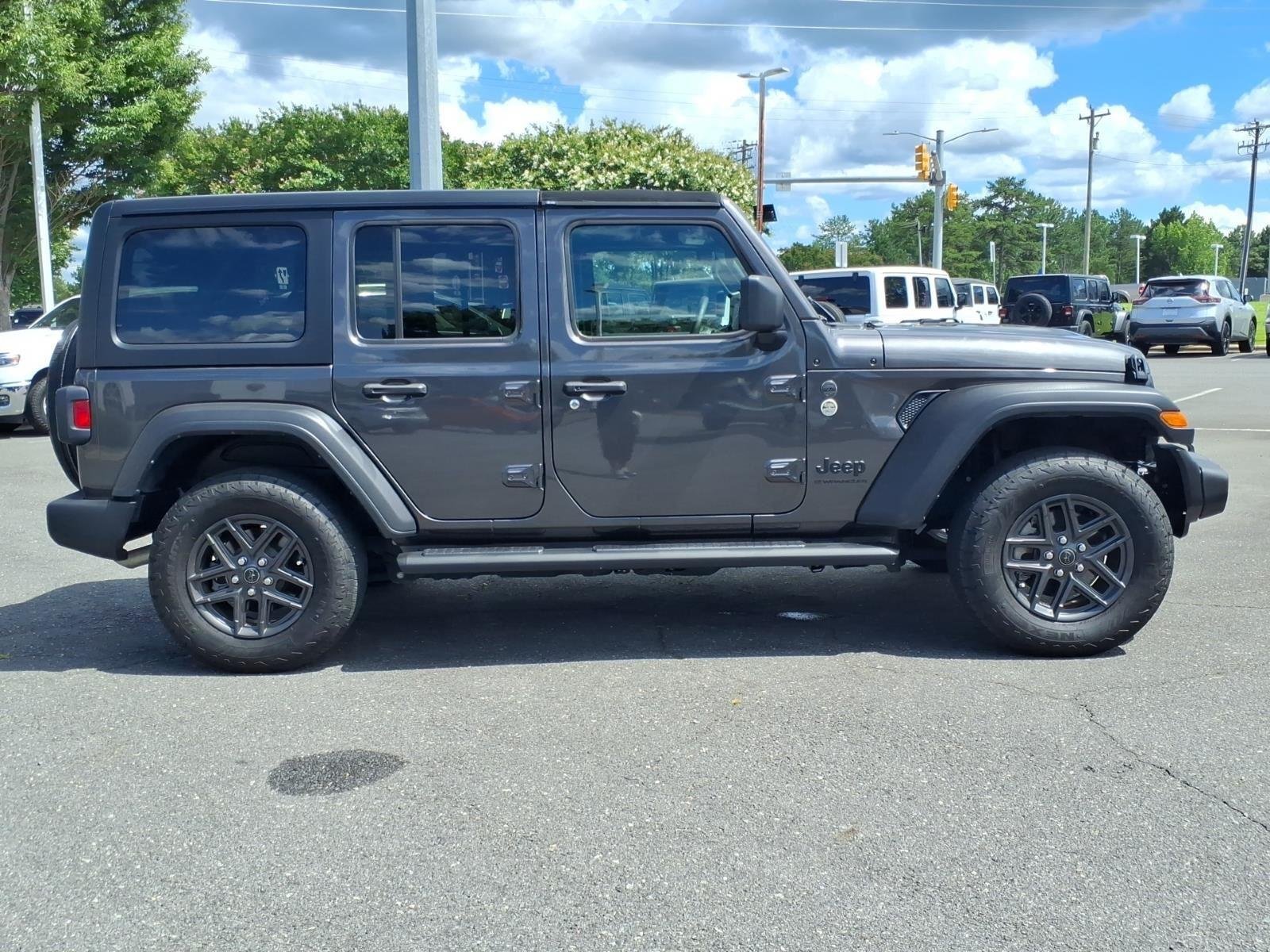 Used 2024 Granite Crystal Metallic Clearcoat Jeep Sport S image 11
