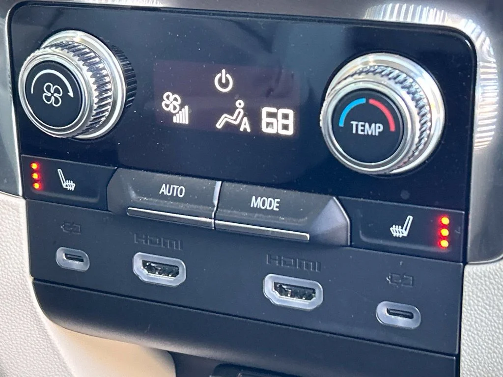 Used 2024 White GMC Denali image 64