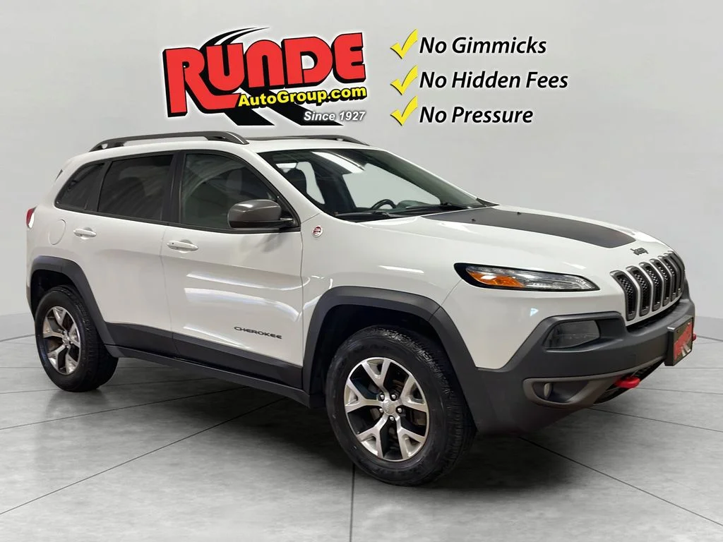 Used 2016 Bright White Clearcoat Jeep Trailhawk image 8
