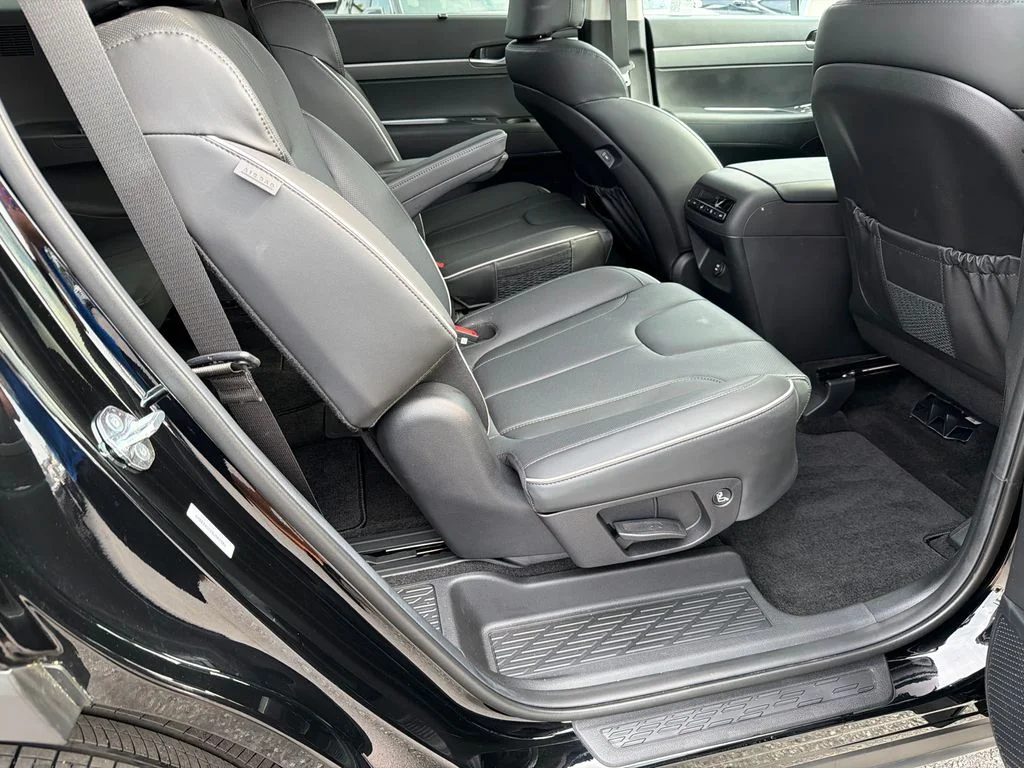 Used 2025 Black Hyundai XRT image 15
