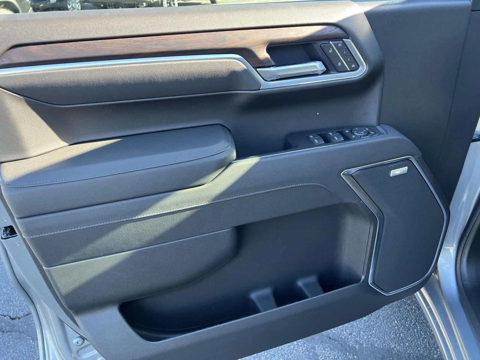 2026 GMC Sierra 1500 SLT - Photo 15