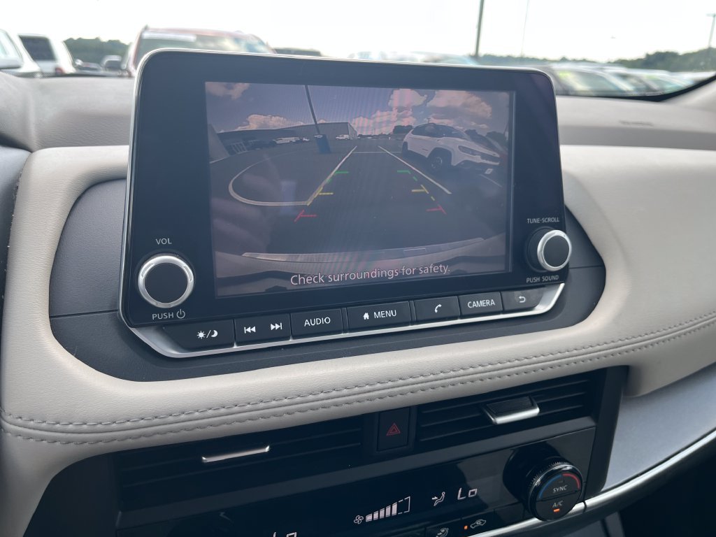 Used 2023 White Nissan SV image 18