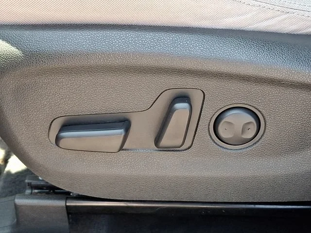 Used 2017 Gray Hyundai SE image 27