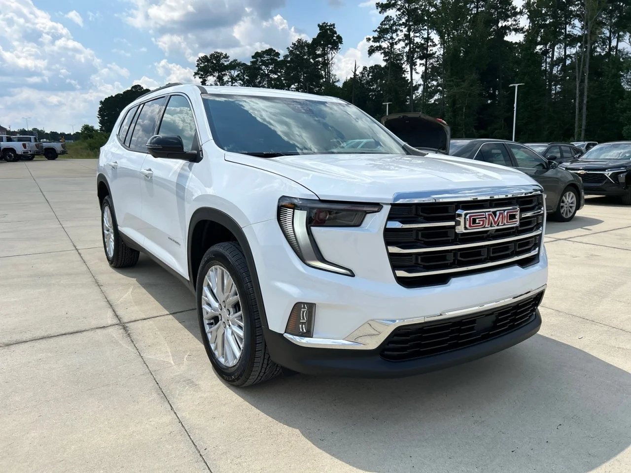 New 2026 Summit White GMC Elevation image 2