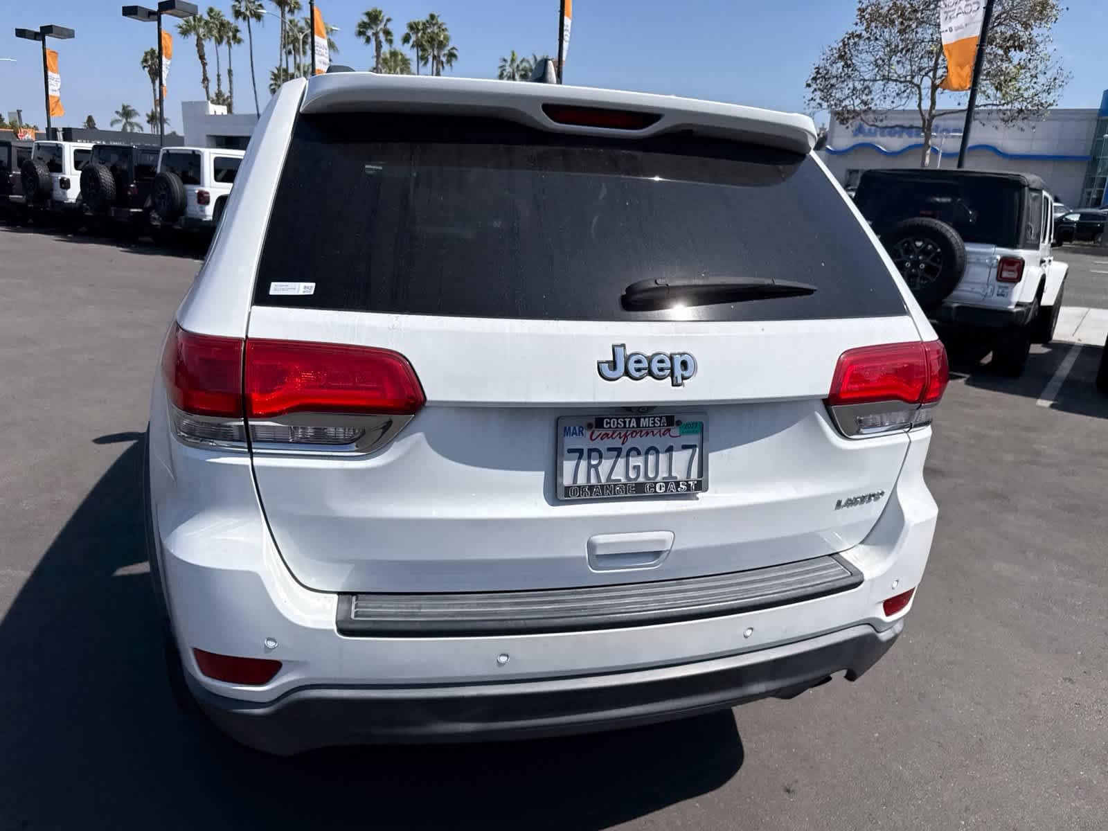 Used 2015 Bright White Clearcoat Jeep Laredo image 18