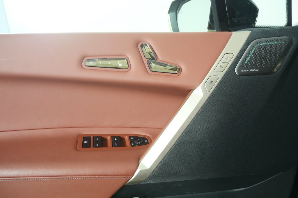 Certified Used 2024 Black Sapphire Metallic BMW M60 image 9