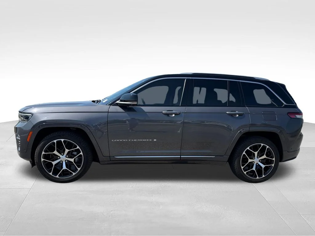 Used 2023 Gray Jeep Summit Reserve image 2