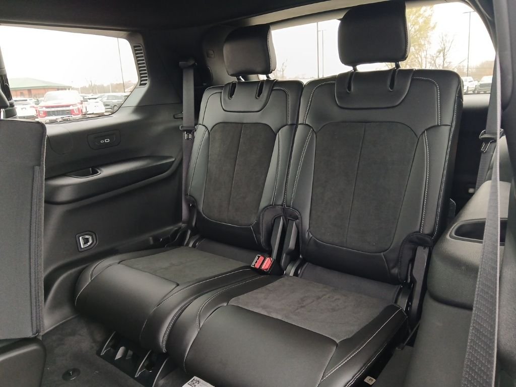 New 2026 Bright White Clear-Coat Exterior Paint Jeep Altitude image 35