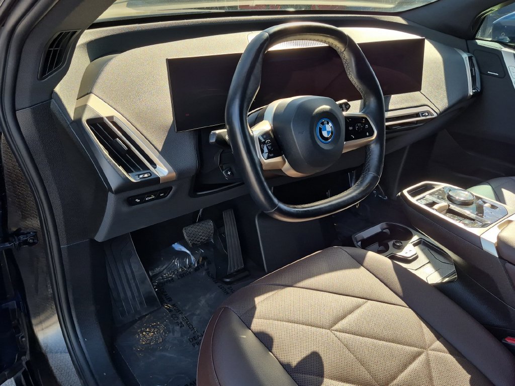 Used 2024 Blue BMW xDrive50 image 8