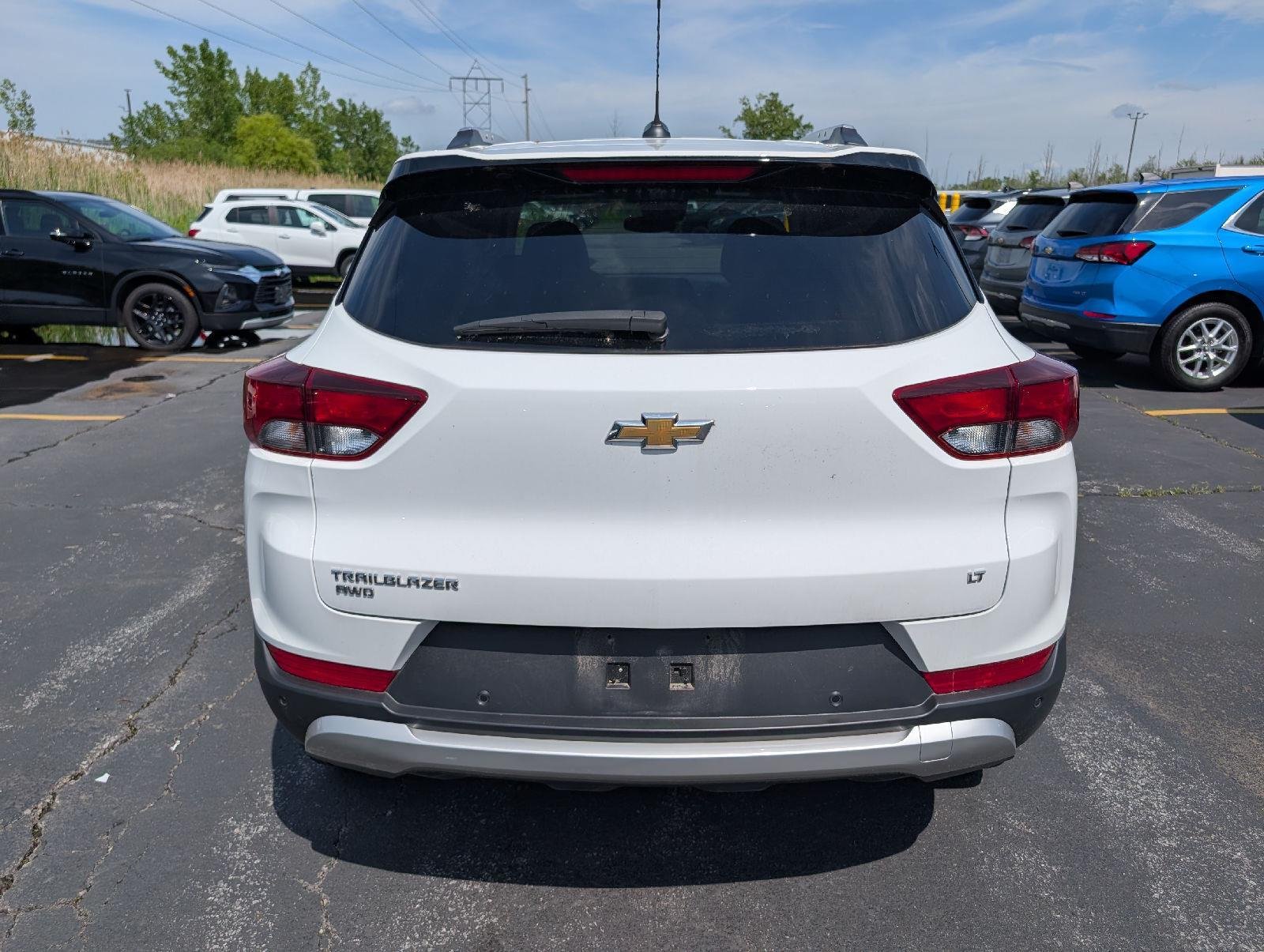 Used 2024 Summit White Chevrolet LT image 6