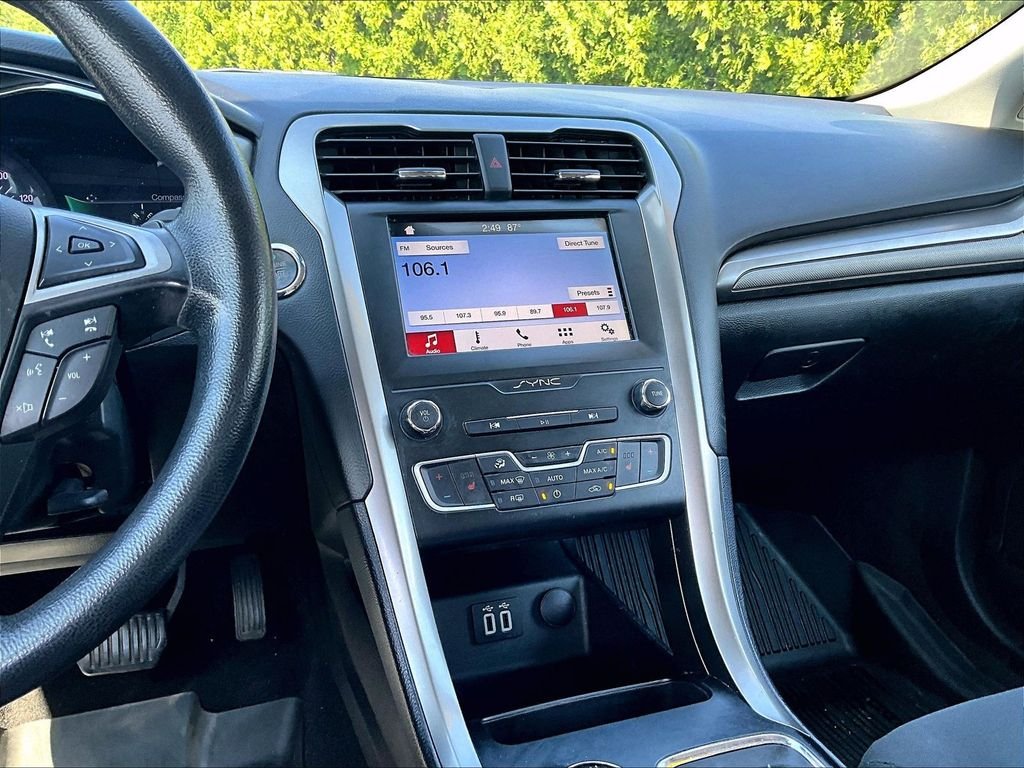 Used 2019 White Ford SE image 18