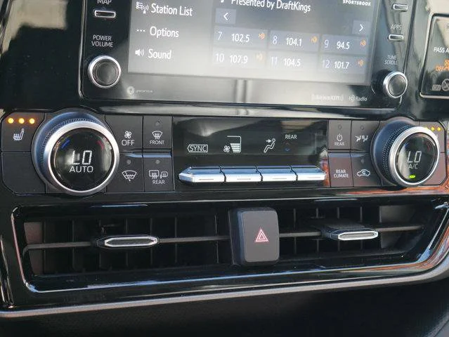 2022 Toyota Highlander XLE - Photo 20