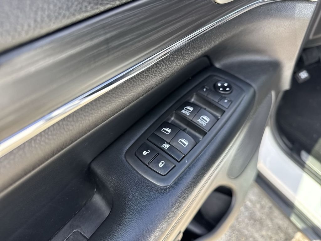 Used 2020 White Jeep Limited image 15