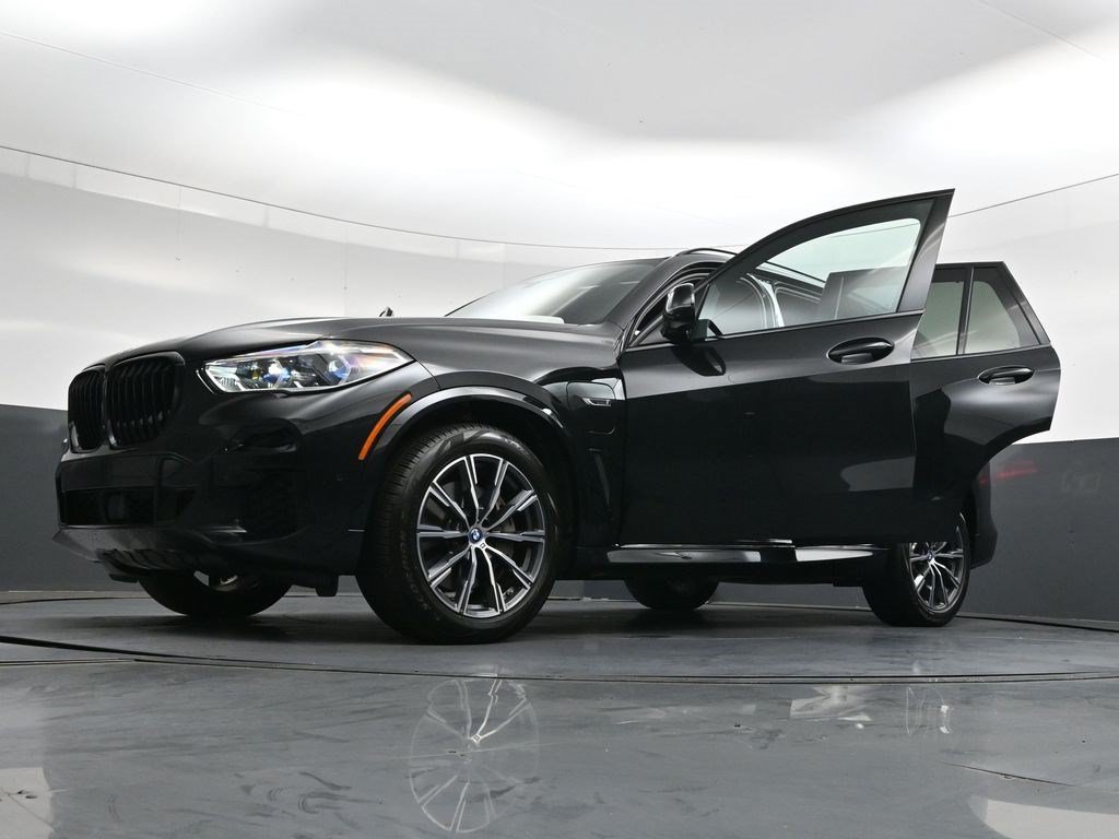Used 2022 Black Sapphire Metallic BMW xDrive45e image 42