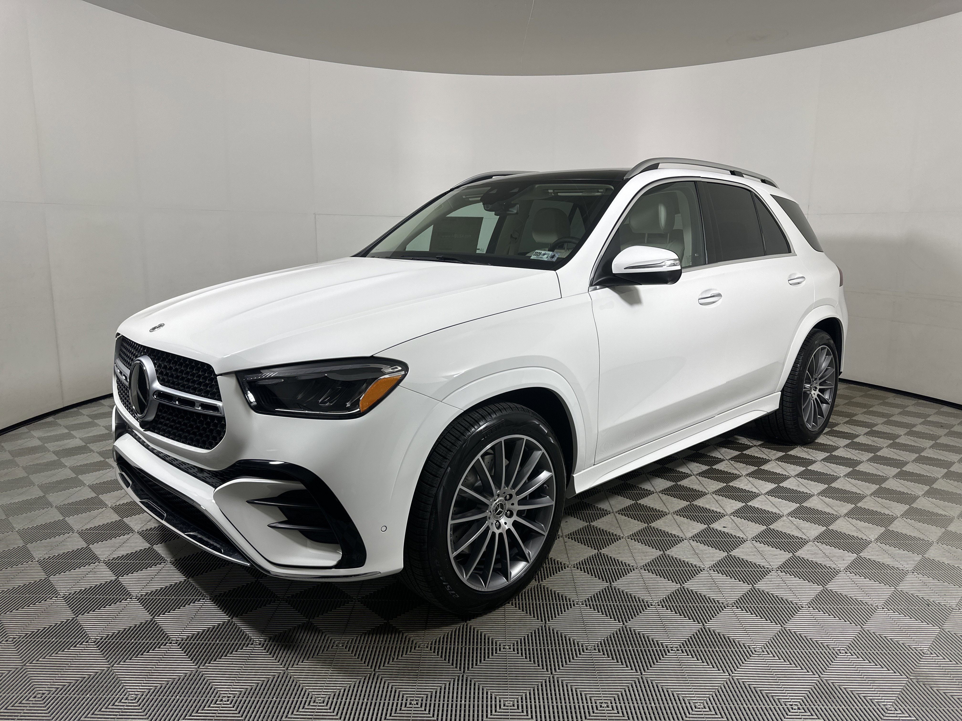 New 2026 POLAR WHITE Mercedes-Benz GLE 350 image 3