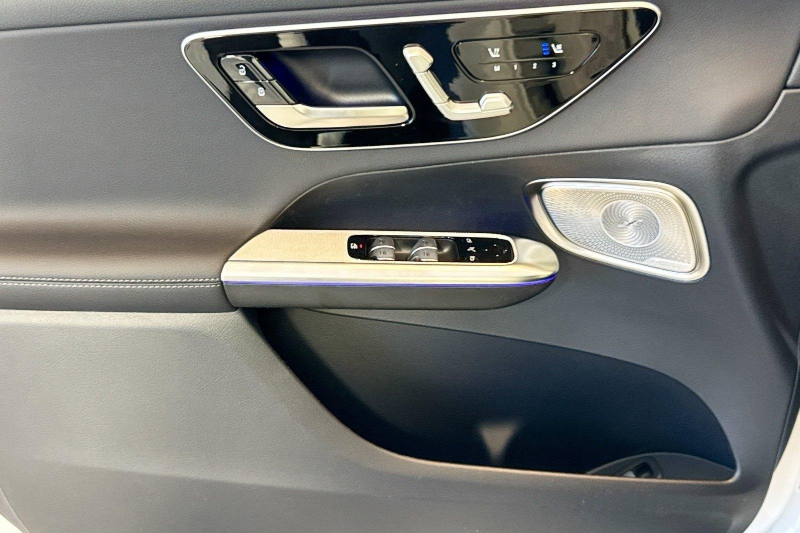 New 2026 Polar White Mercedes-Benz GLC 300 image 16