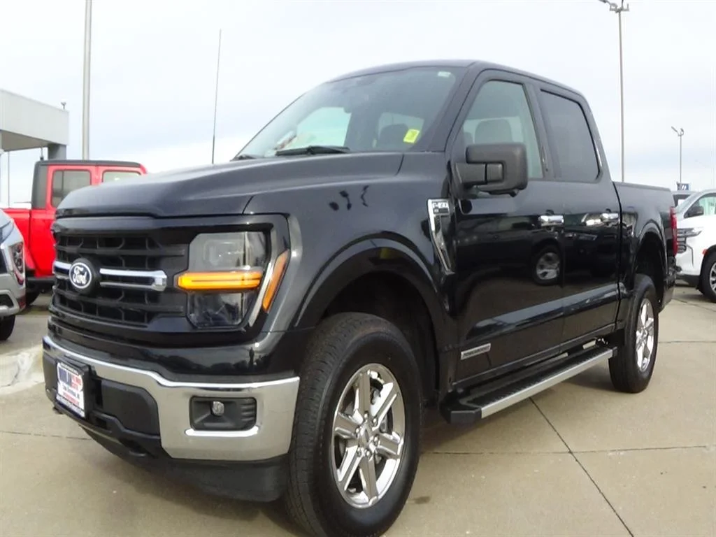 Certified Used 2024 Agate Black Um Ford XLT image 2