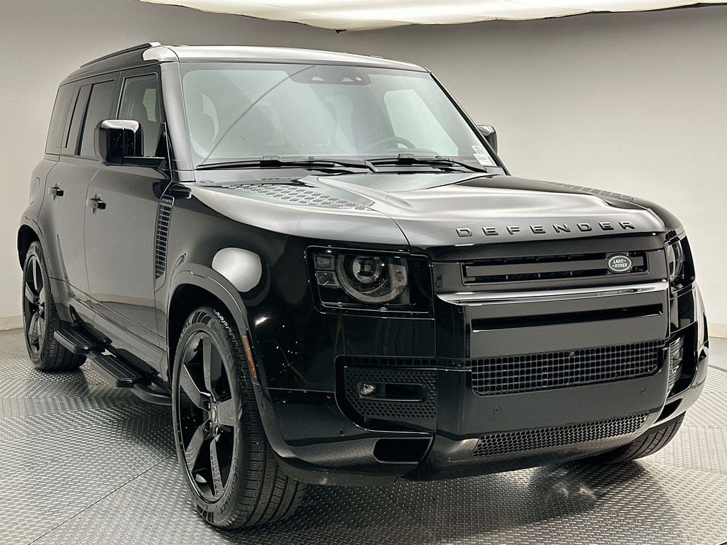 Used 2025 Santorini Black Metallic Land Rover X-Dynamic SE image 15