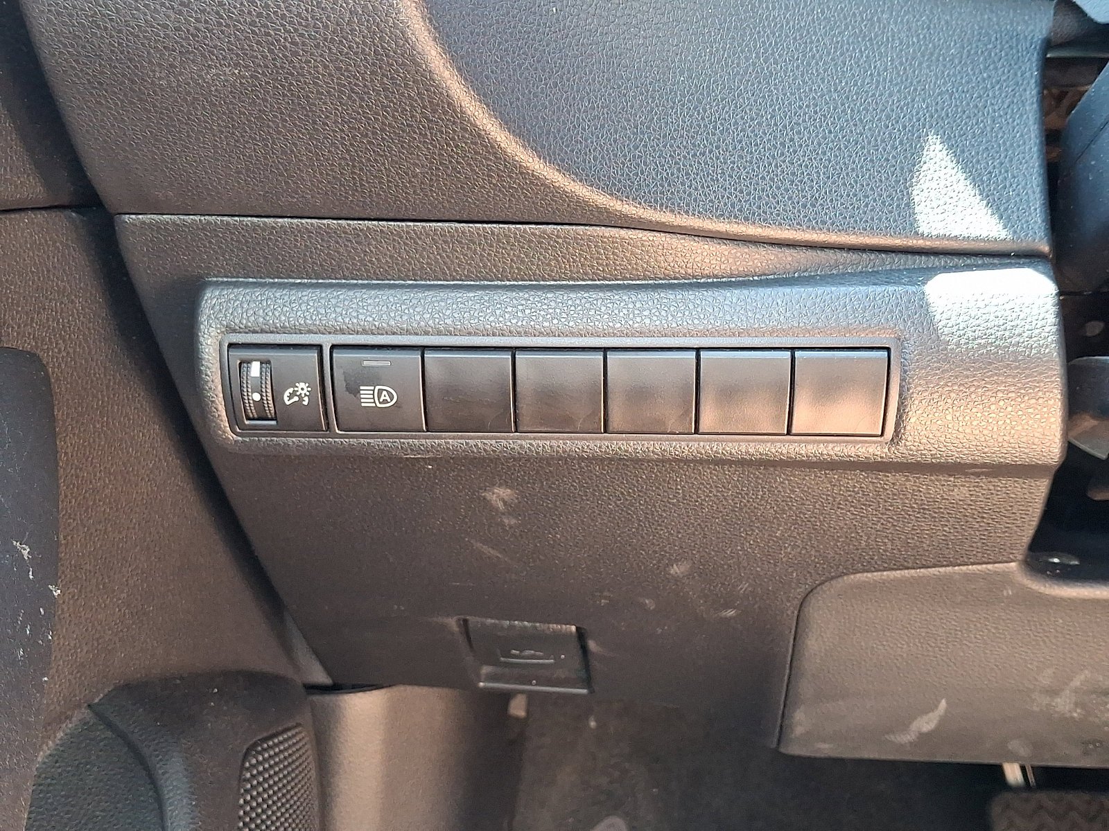 Used 2025 Midnight Black Metallic Toyota LE image 25