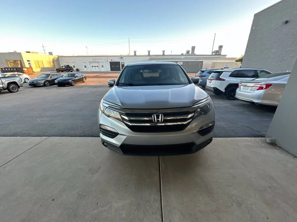 Used 2017  Honda EX-L image 4