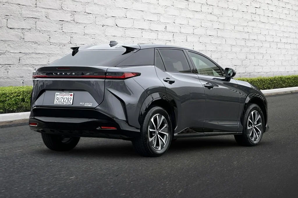 Used 2025 Gray Lexus  image 4