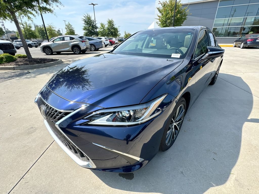 Used 2025  Lexus 350 image 5