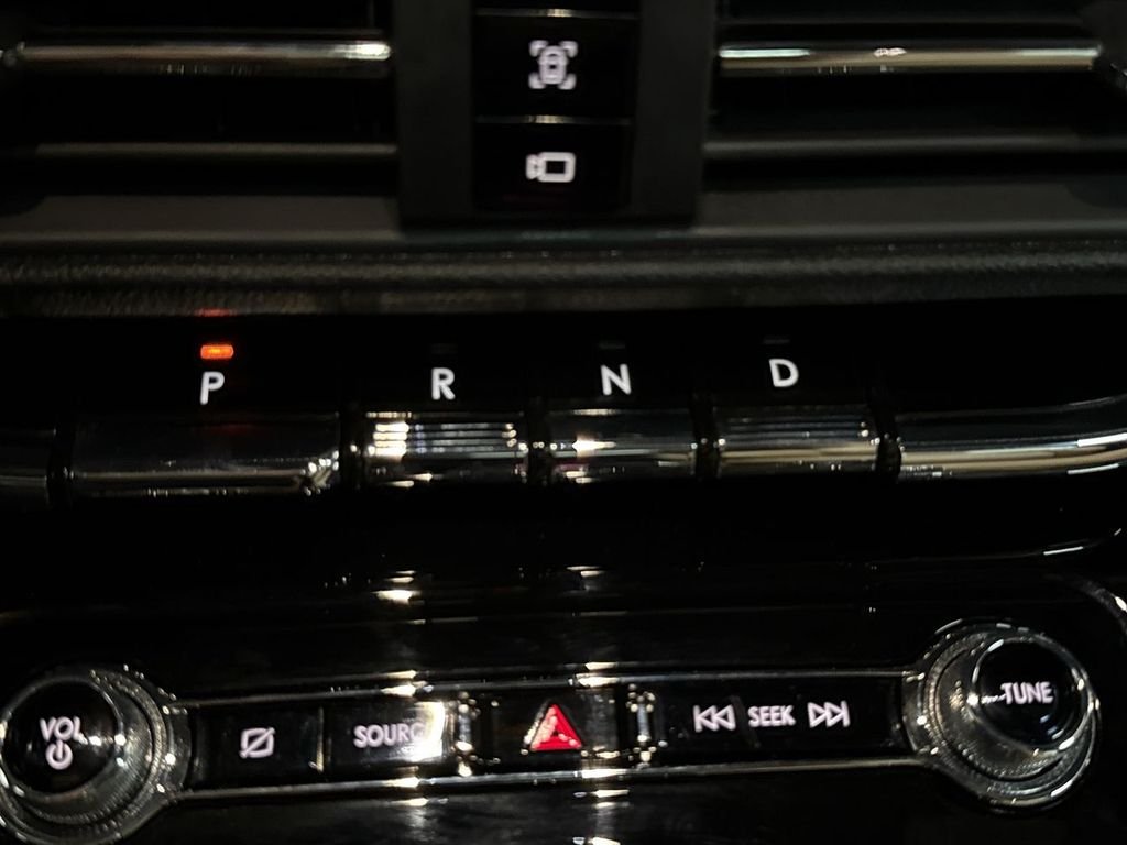 Used 2021 White Lincoln Reserve image 25