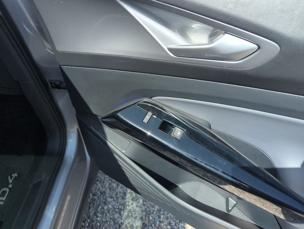 Used 2023 Silver Volkswagen Pro S image 36